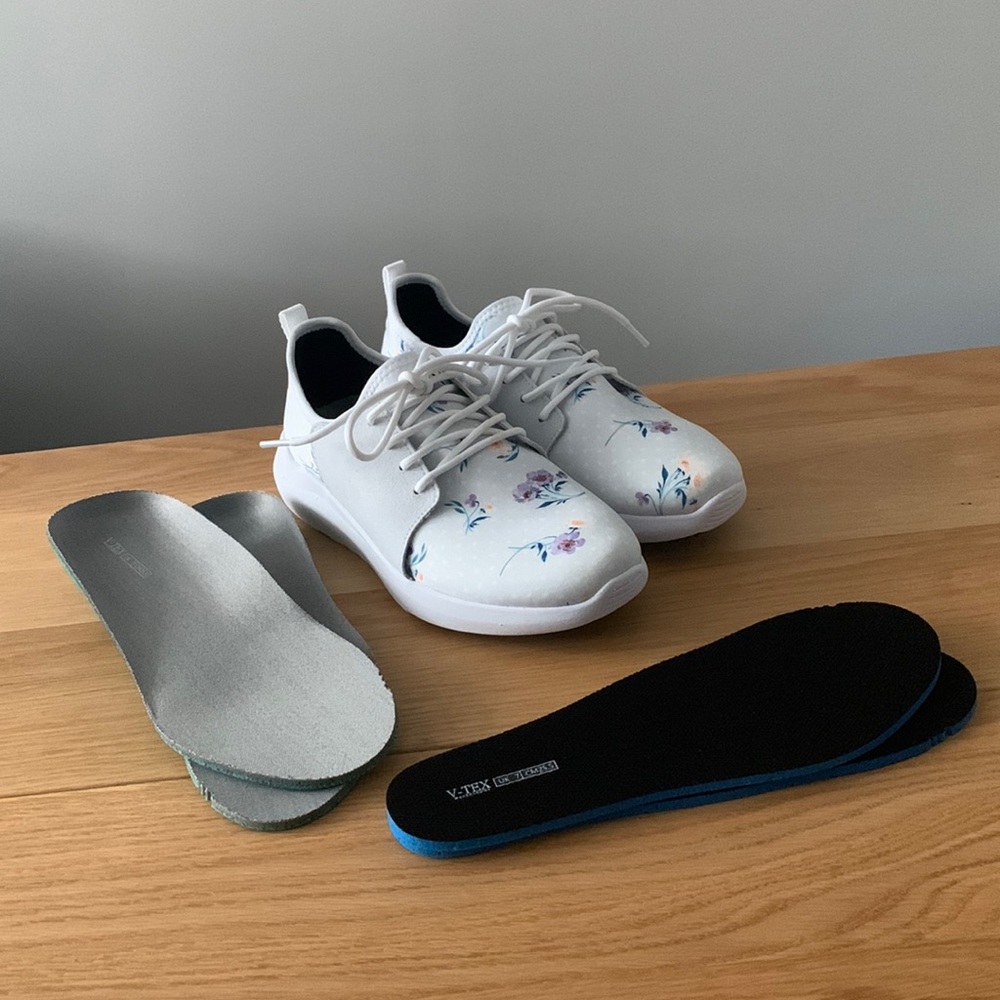 V-TEX waterproof running shoes and extra insoles